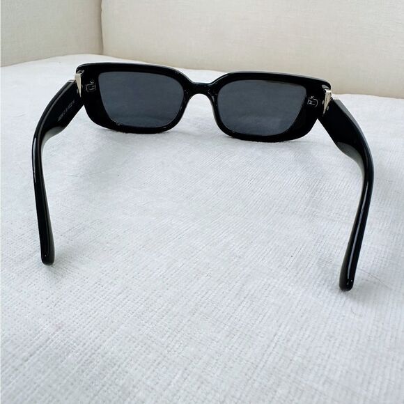 White Fox Black Trendy Sunglasses - Picture 2 of 3